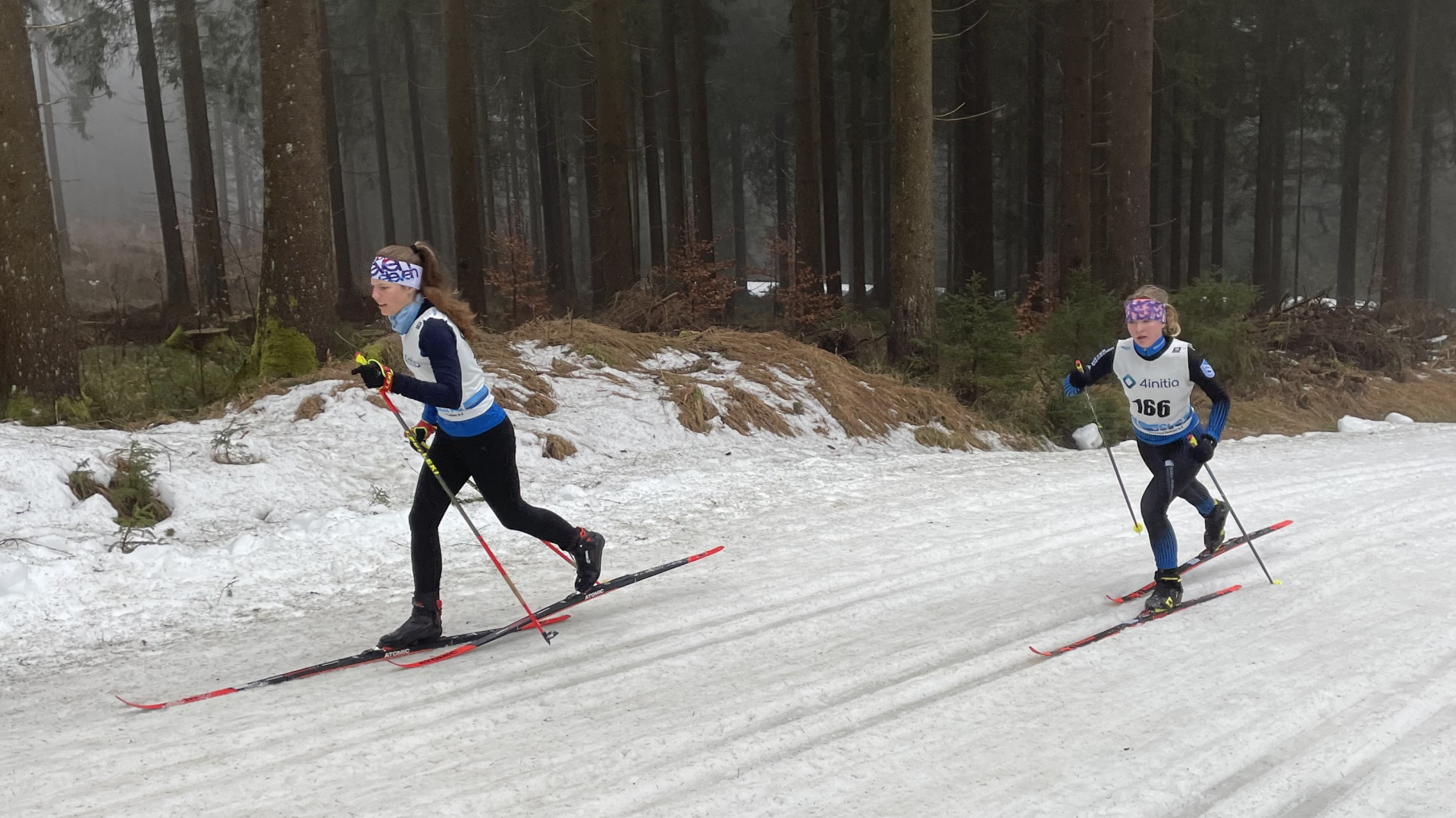 Marielle Wieland (rechts) belegte Platz 8 in der U13 über 3,2km.