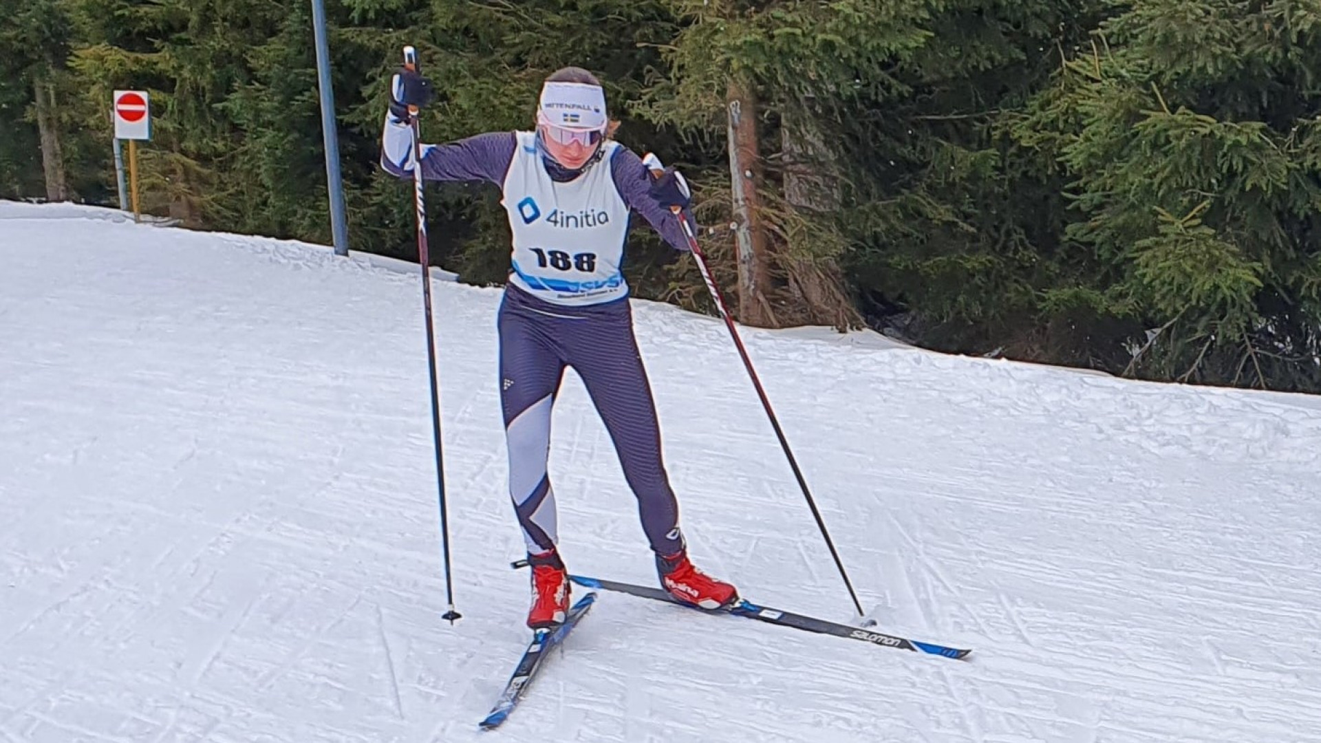 Leonie Böhm, die im Landeskader 1 des Deutschen Skiverbandes läuft, erkämpft sich in der U15 über 5km einen starken 2. Platz.